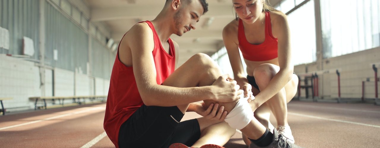 Wat betekent pijn aan de binnenkant van je knie zonder zwelling?
